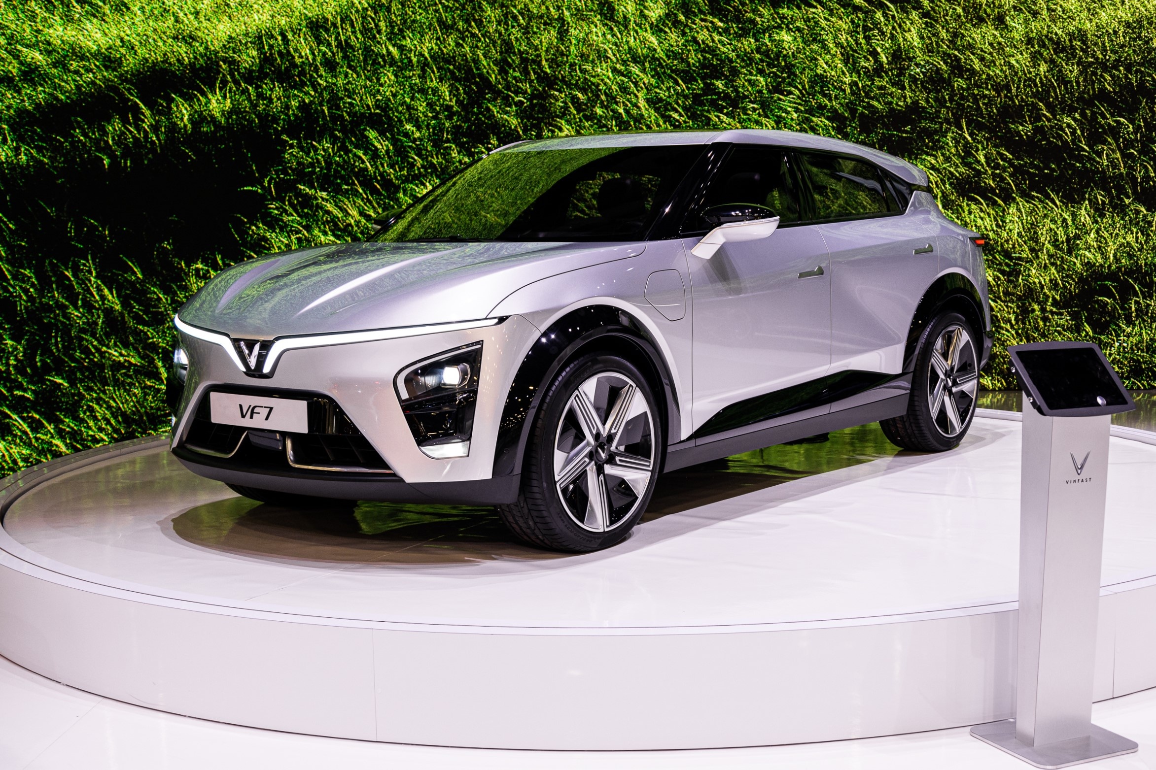 VinFast VF 7 co gi khac biet so voi VF e34? hinh anh