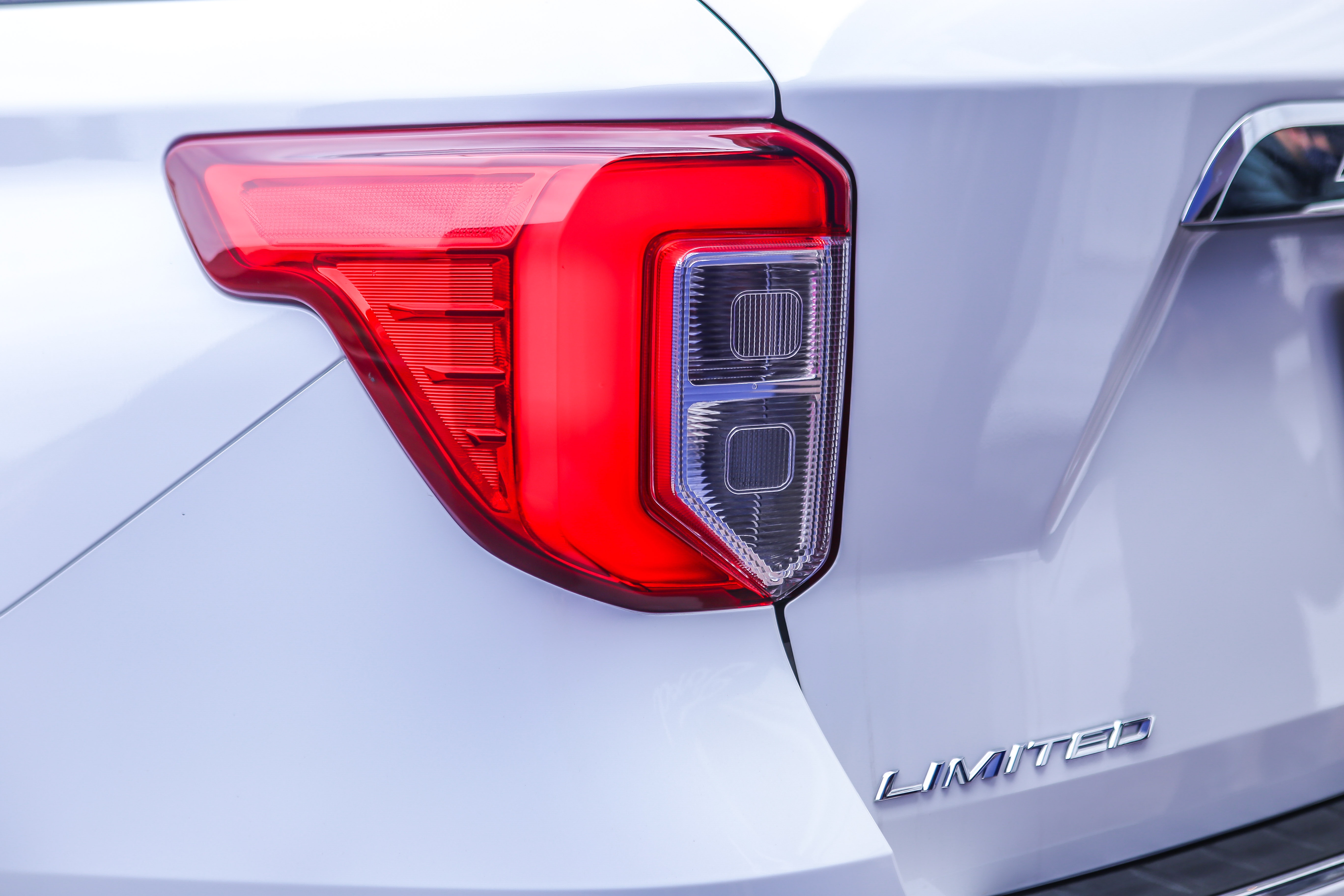 Ford Explorer 2022 gia 2, 366 ty anh 8