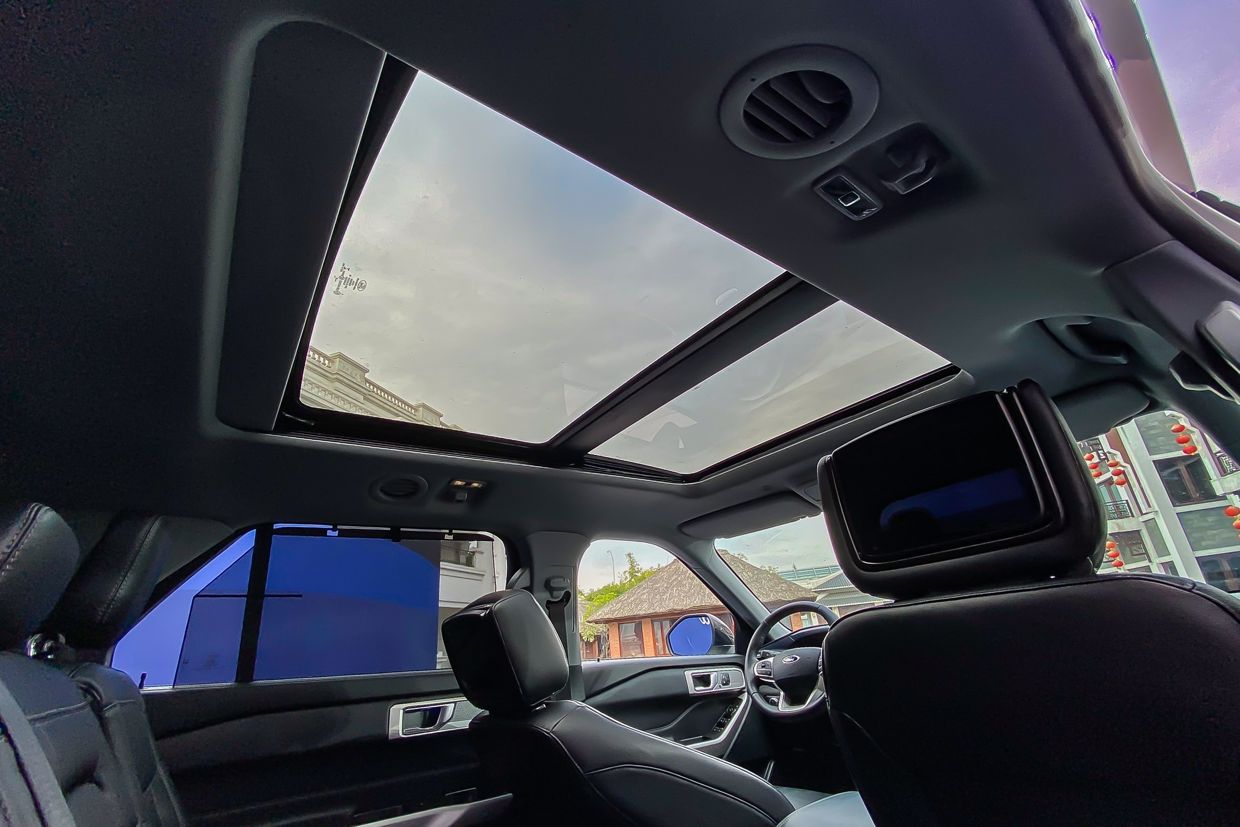 Ford Explorer 2022 gia 2, 366 ty anh 17