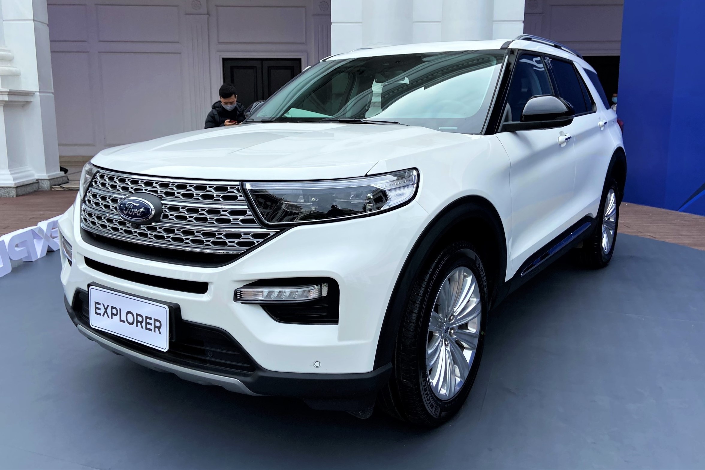 Ford Explorer 2022 gia 2, 366 ty anh 2