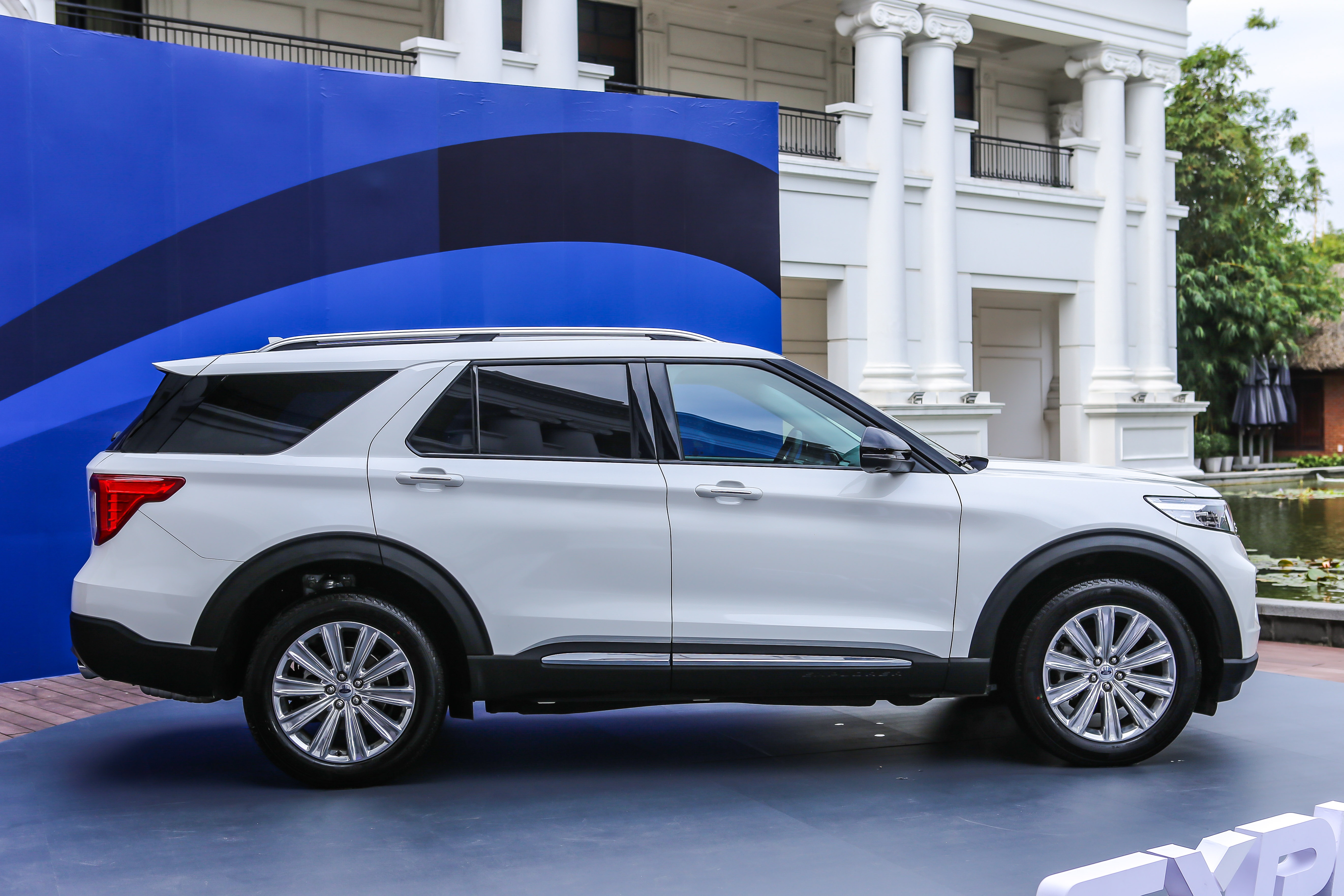 Ford Explorer 2022 gia 2, 366 ty anh 4
