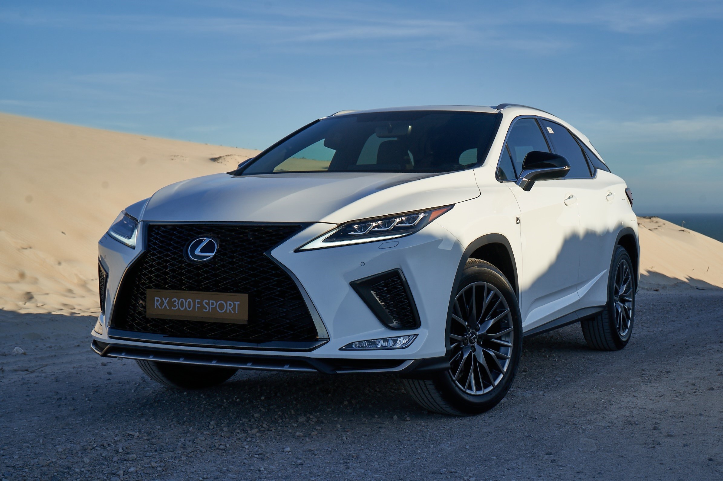 Lexus ra mat 3 mau xe F Sport moi tai Viet Nam hinh anh