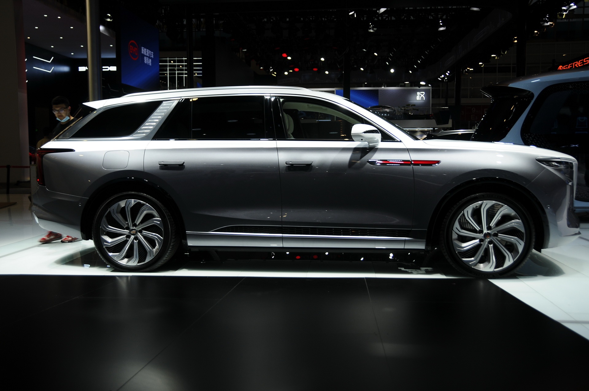 Xe dien Hongqi E-HS9 anh 4