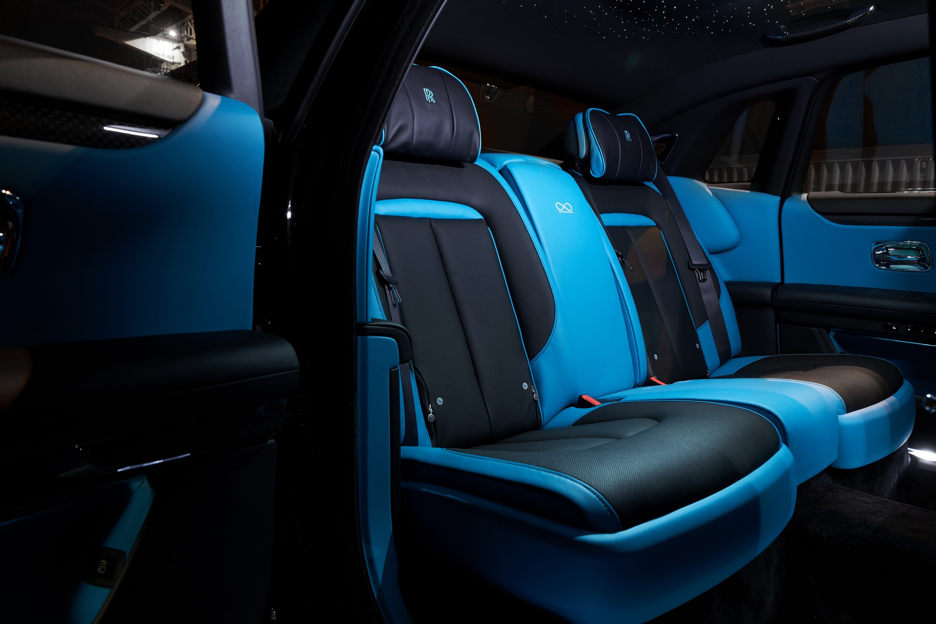 Rolls-Royce Ghost Black Badge ảnh 7 Rolls-Royce Ghost Black Badge anh 7