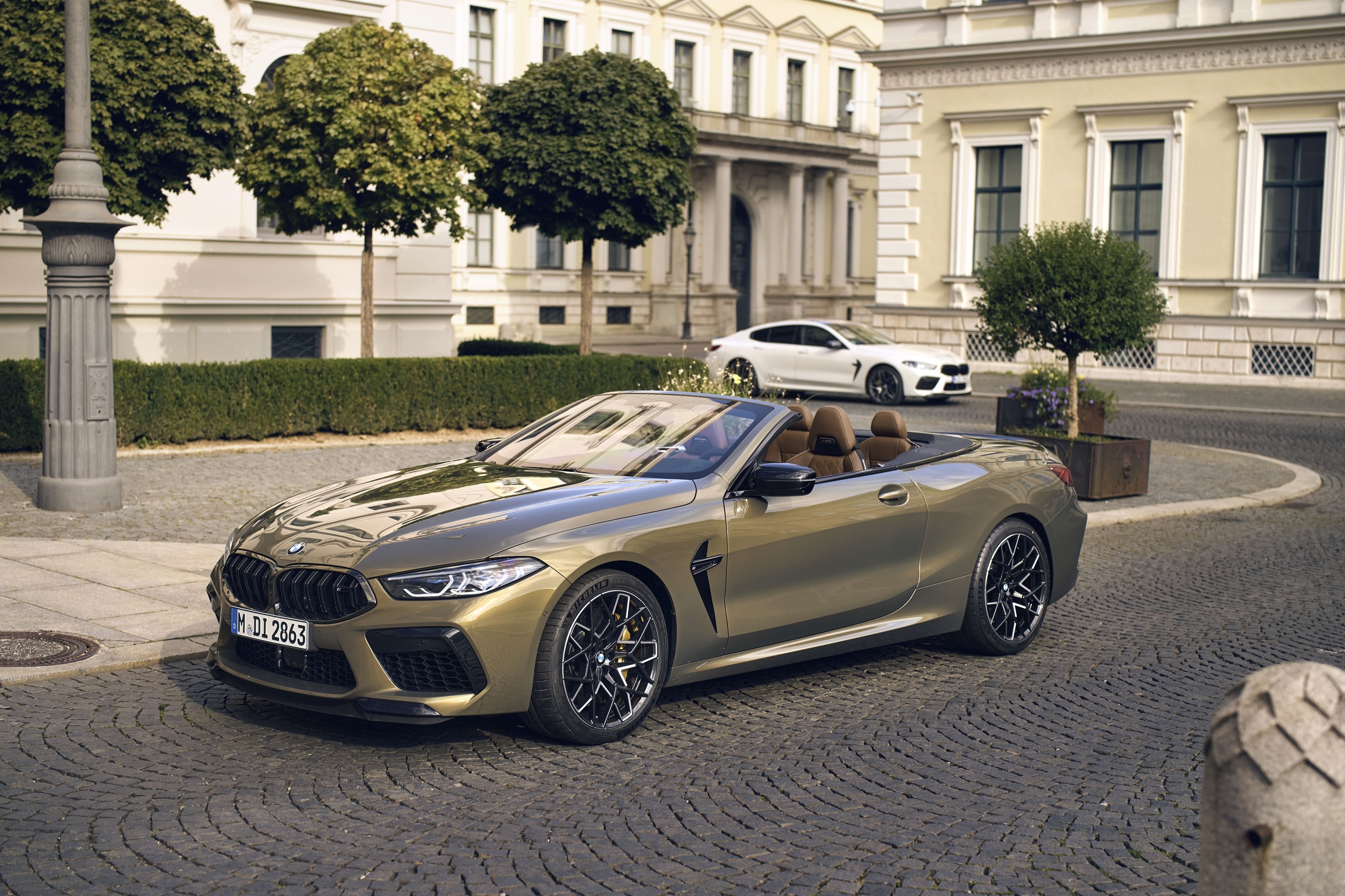 BMW 8-Series 2023 co luoi tan nhiet duoc nang cap hinh anh