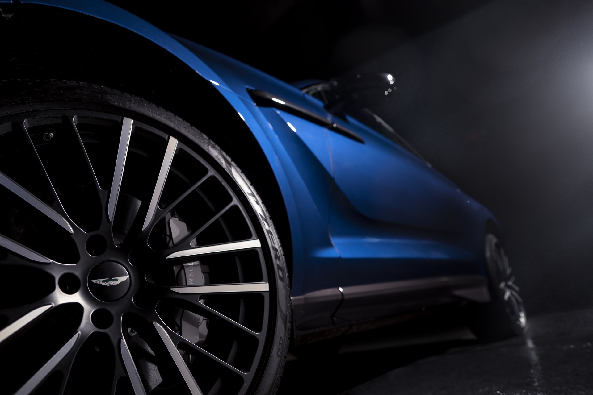 Aston Martin DBX ảnh 10 Aston Martin DBX anh 10