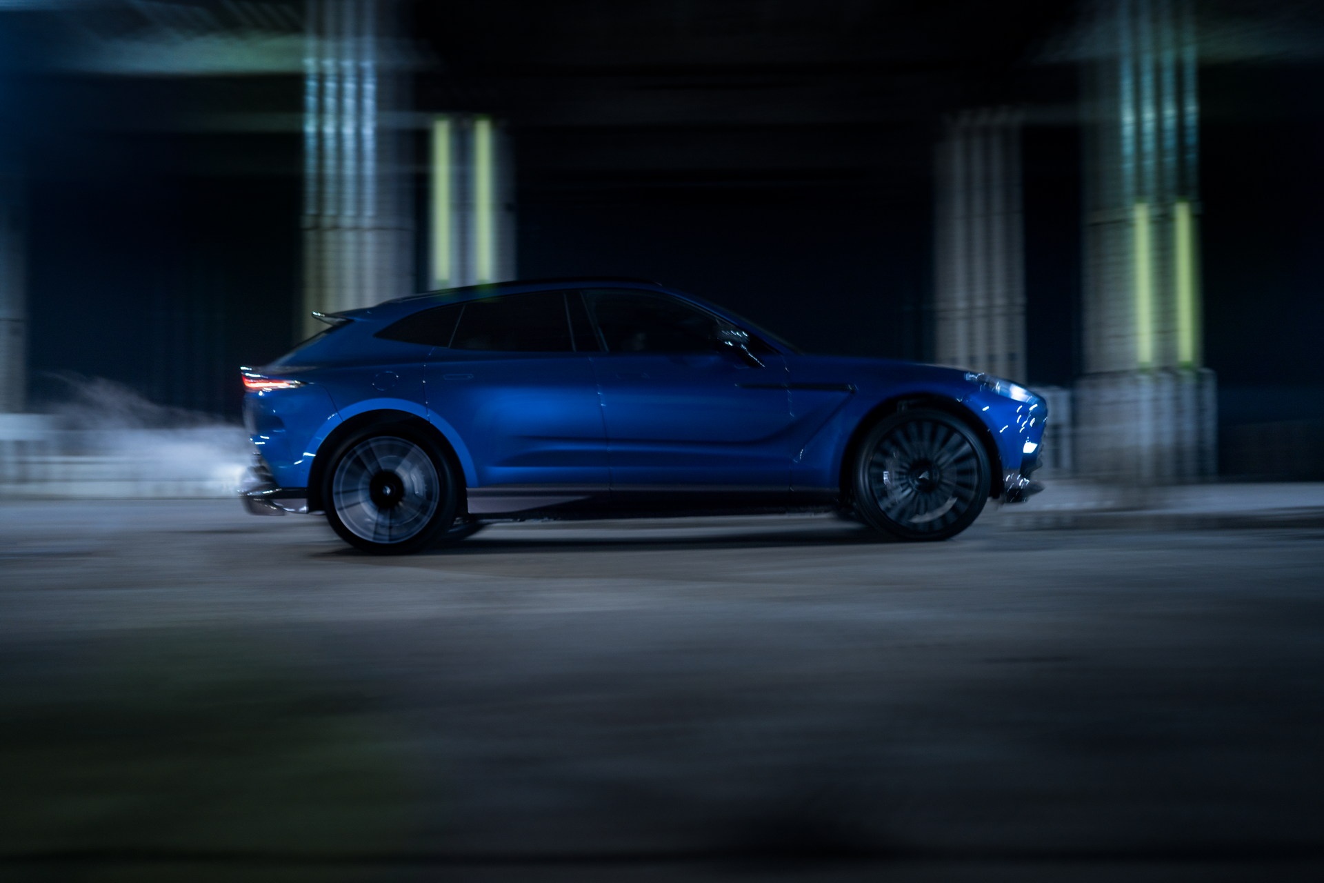 Aston Martin DBX ảnh 3 Aston Martin DBX anh 3