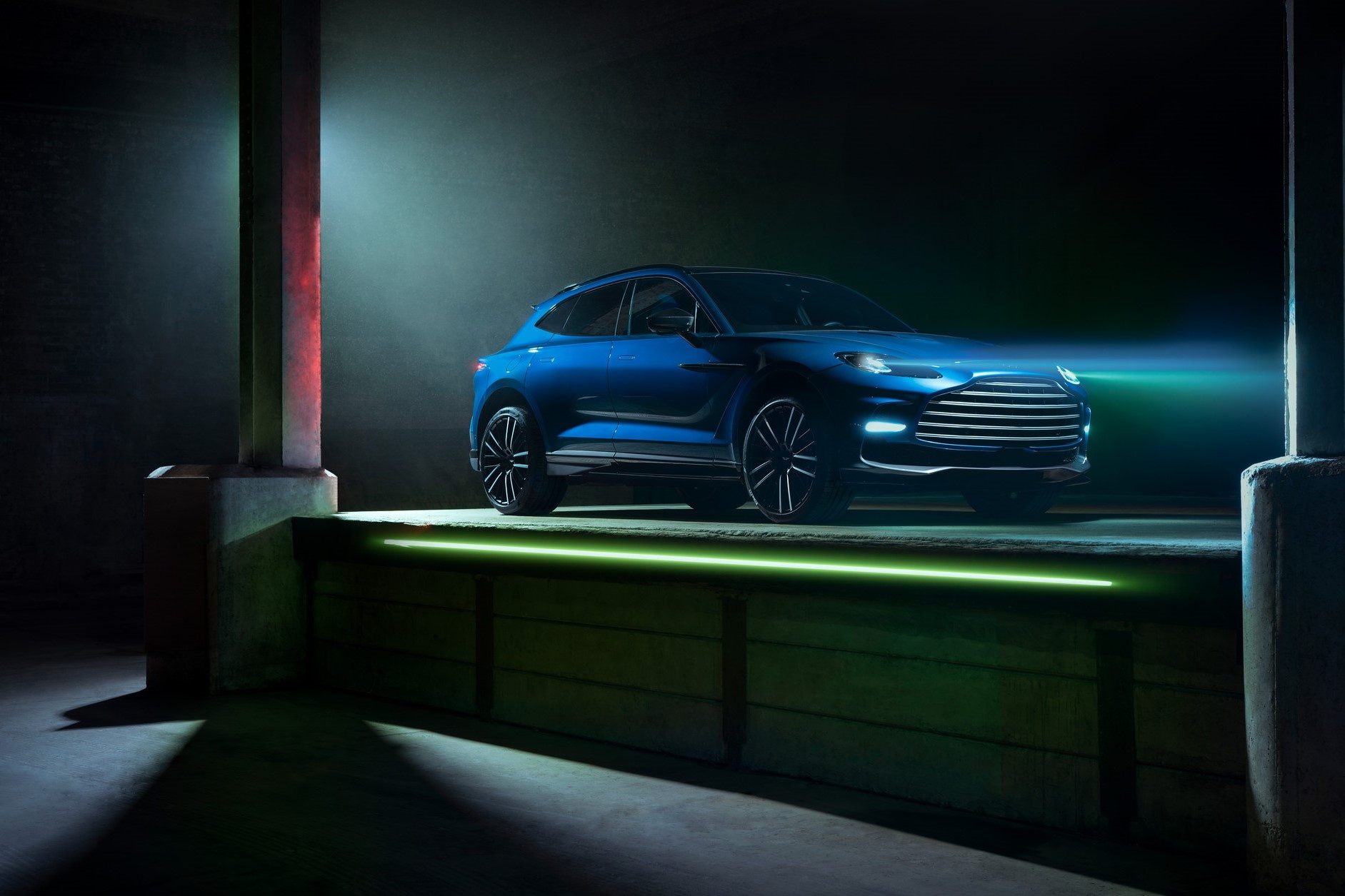 Aston Martin DBX ảnh 16 Aston Martin DBX anh 16