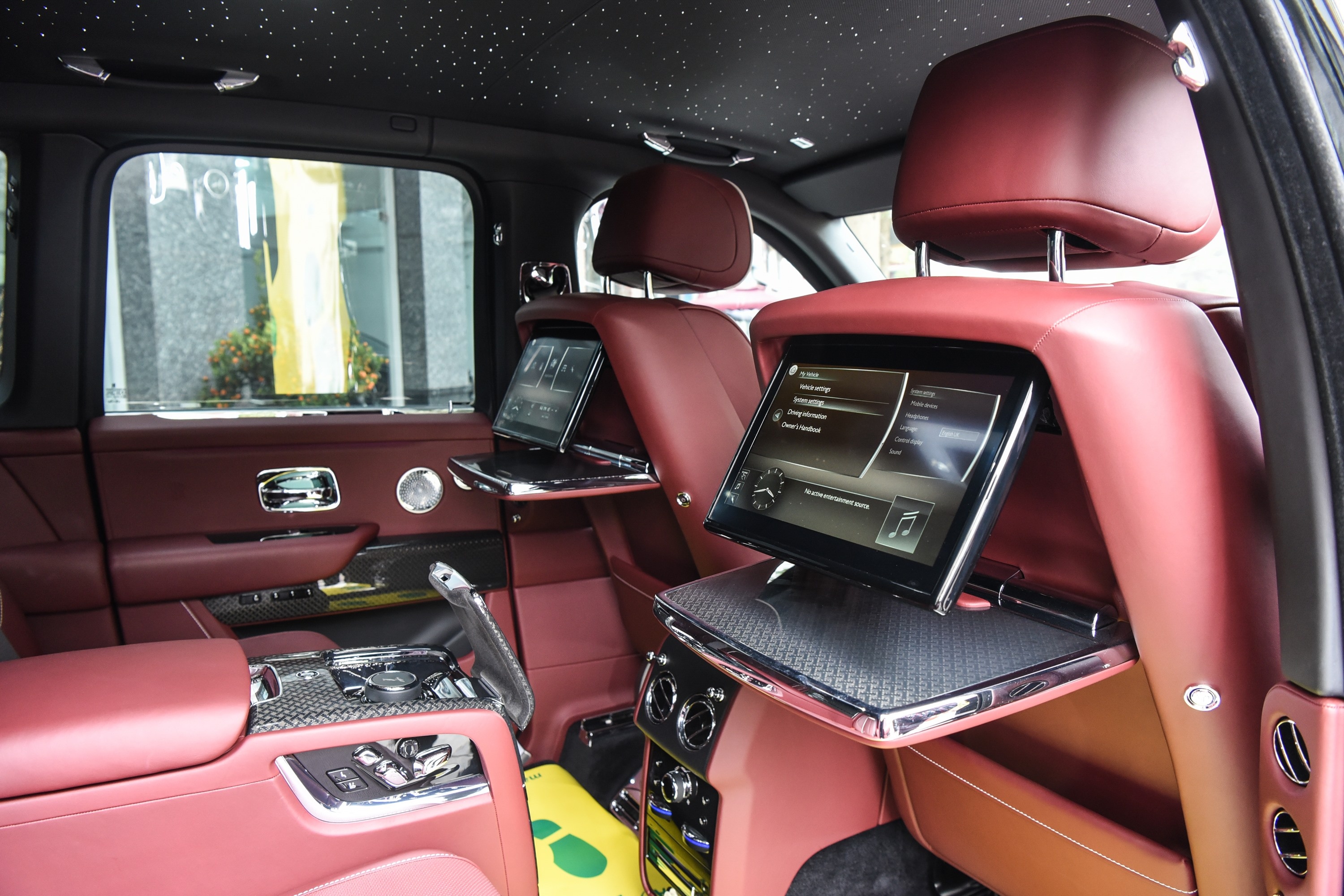 Rolls-Royce Cullinan Black Badge ảnh 18 Rolls-Royce Cullinan Black Badge anh 18