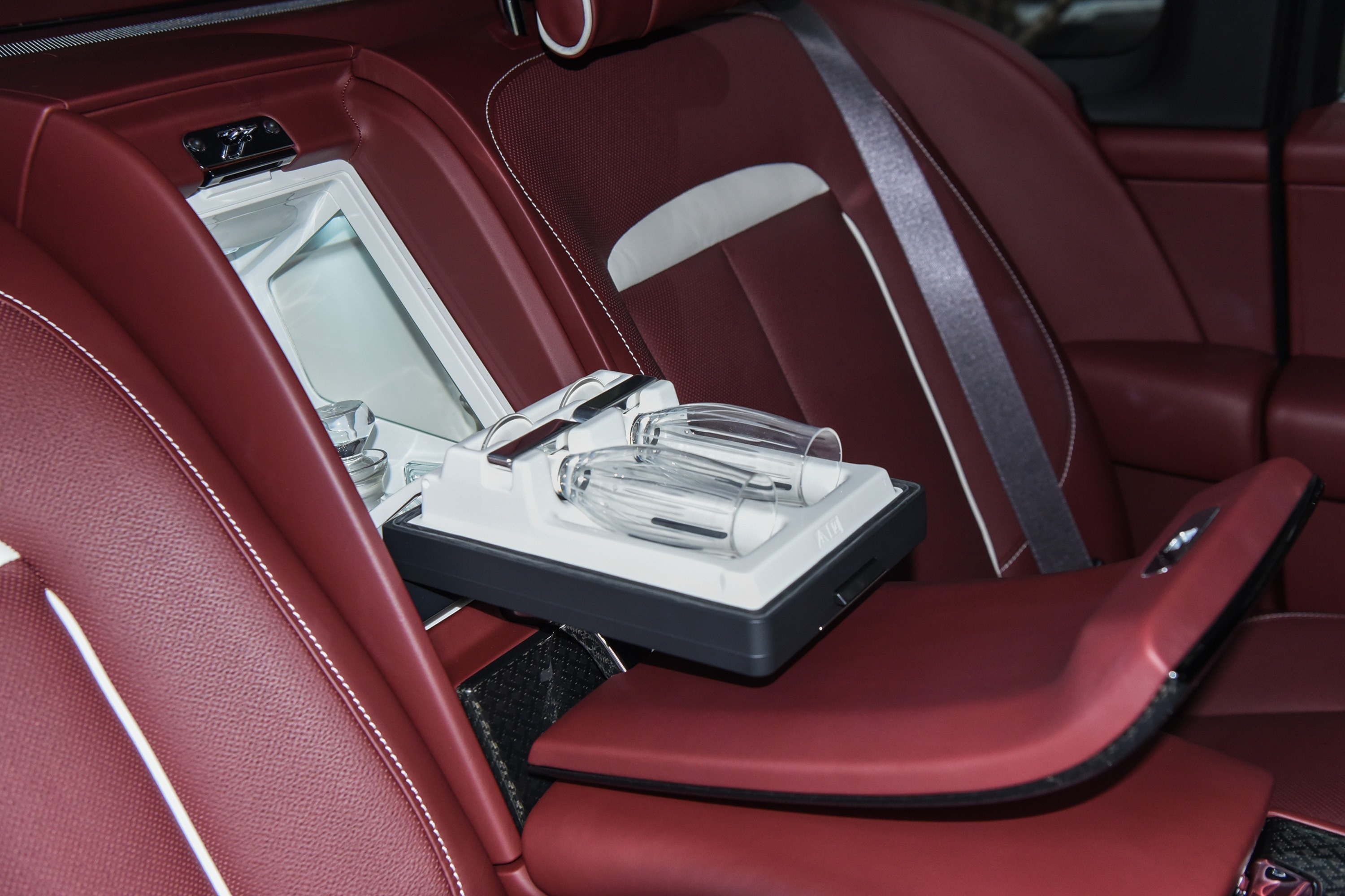 Rolls-Royce Cullinan Black Badge ảnh 19 Rolls-Royce Cullinan Black Badge anh 19