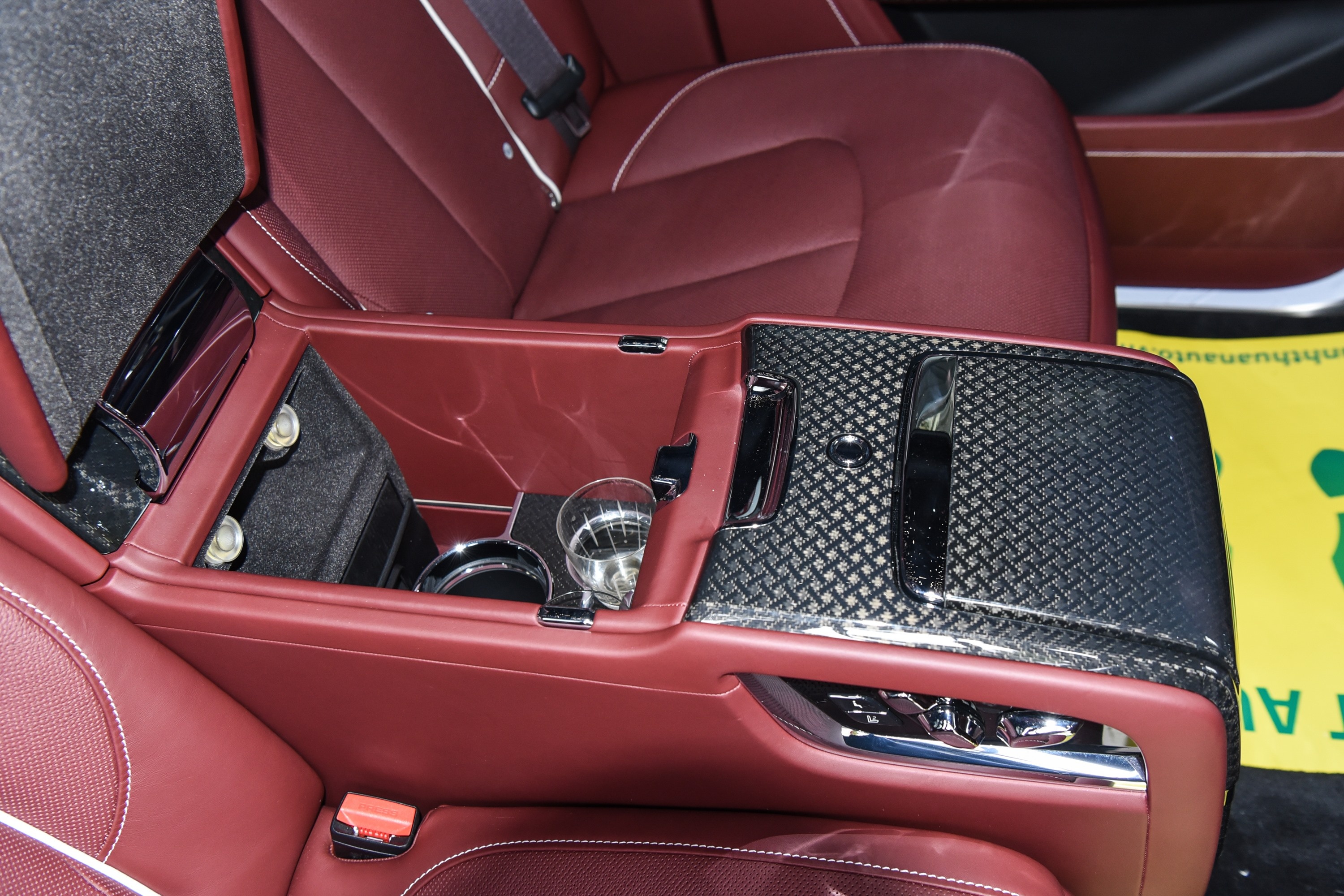 Rolls-Royce Cullinan Black Badge ảnh 21 Rolls-Royce Cullinan Black Badge anh 21