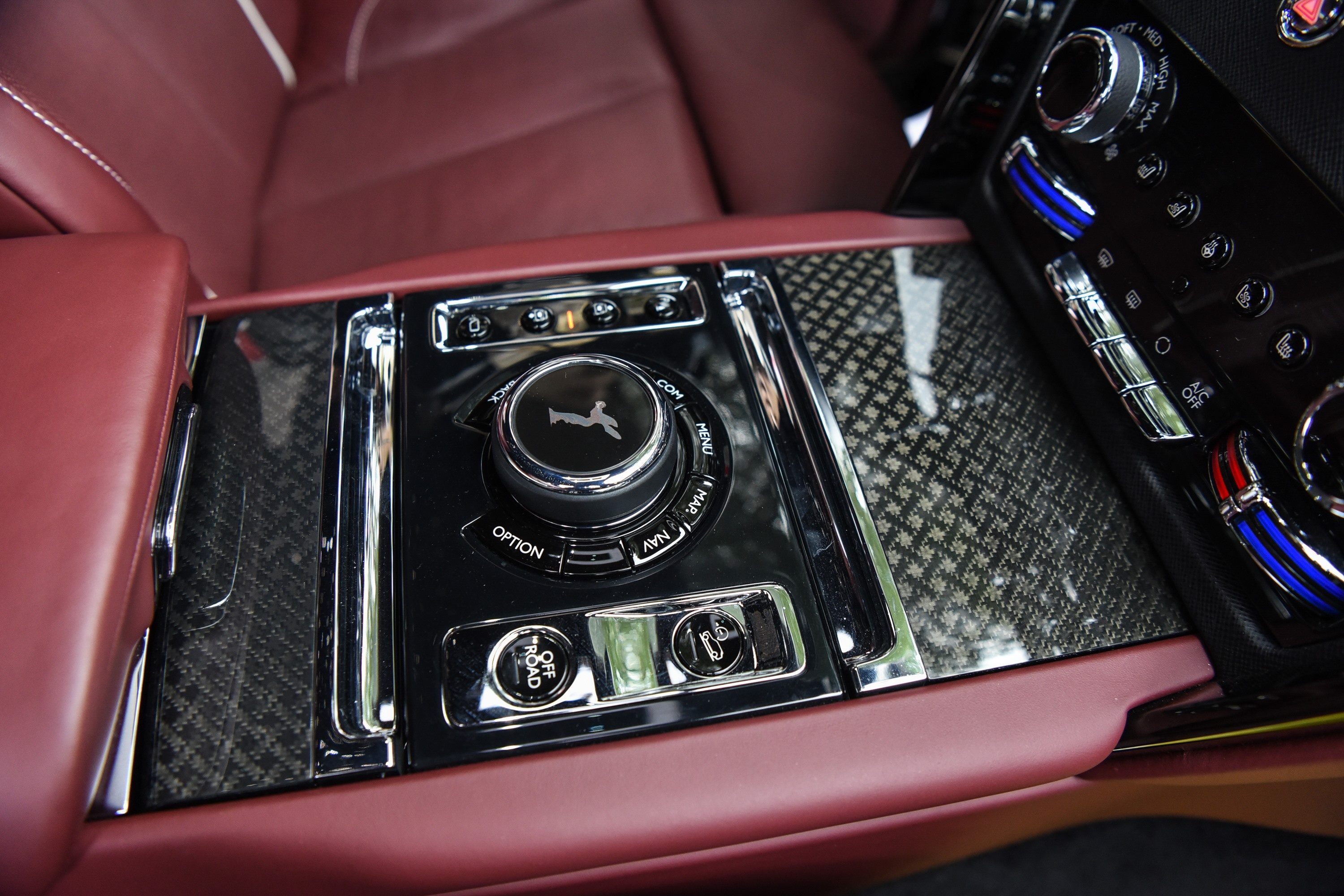 Rolls-Royce Cullinan Black Badge ảnh 14 Rolls-Royce Cullinan Black Badge anh 14