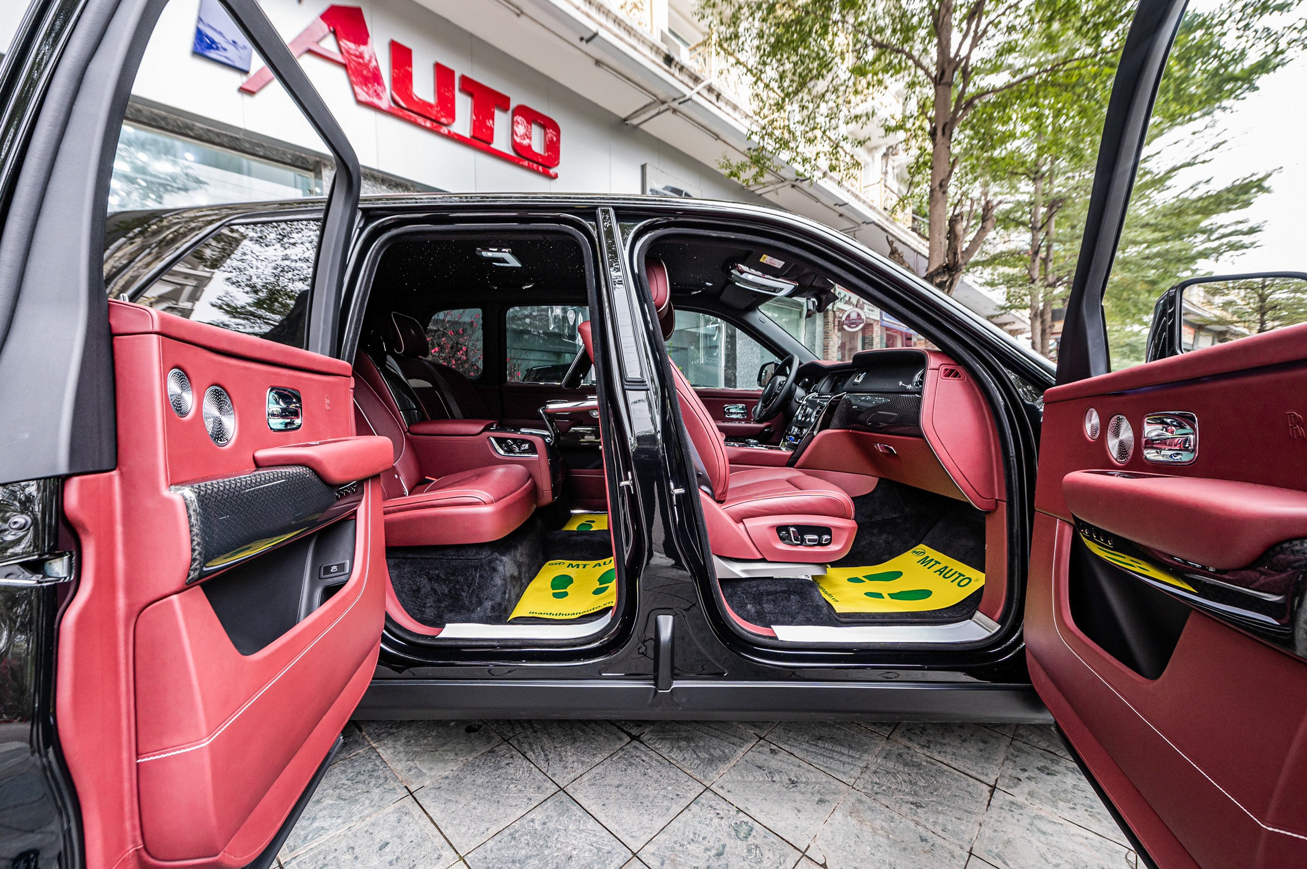Rolls-Royce Cullinan Black Badge ảnh 11 Rolls-Royce Cullinan Black Badge anh 11