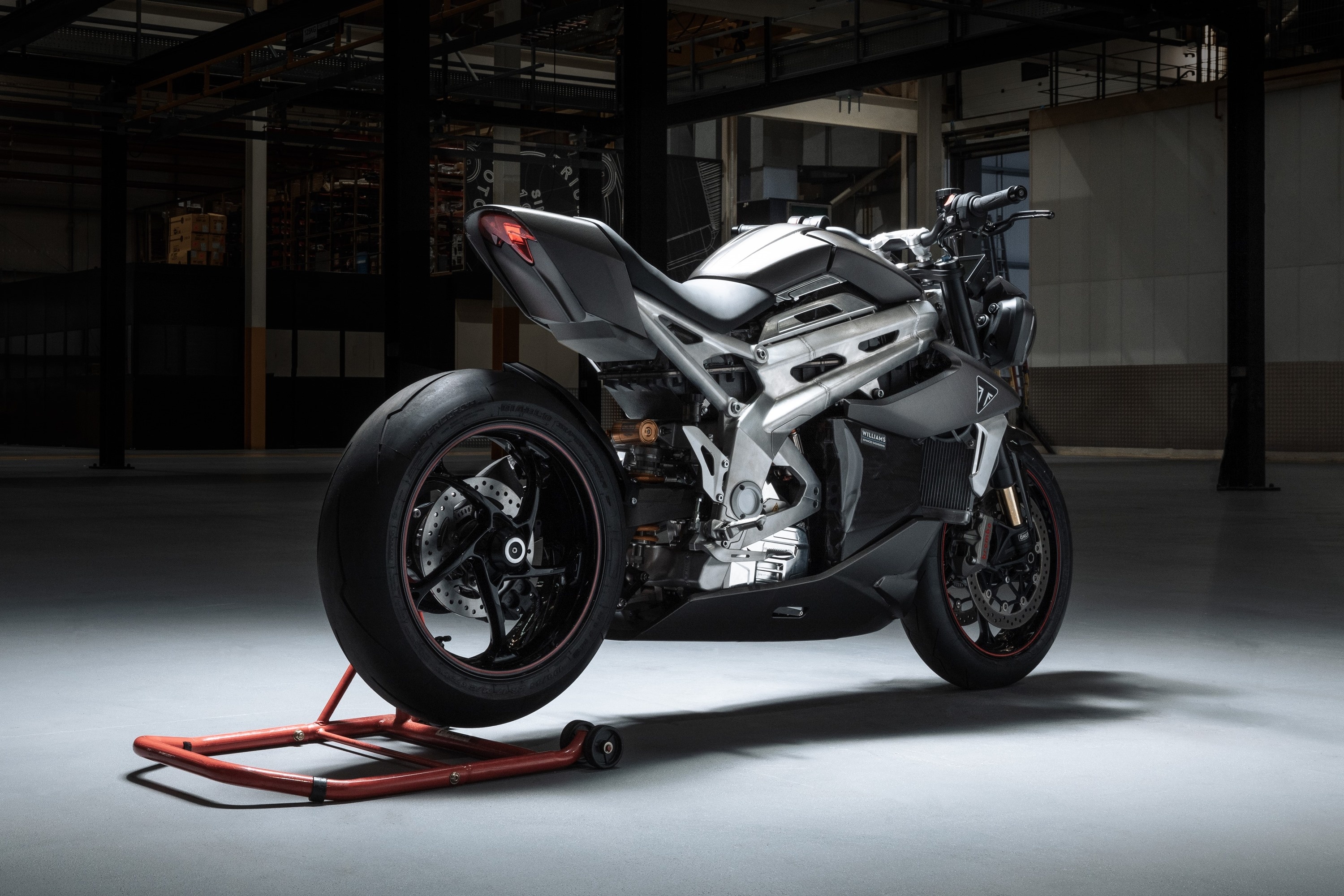 Moto dien Triumph TE-1 anh 2