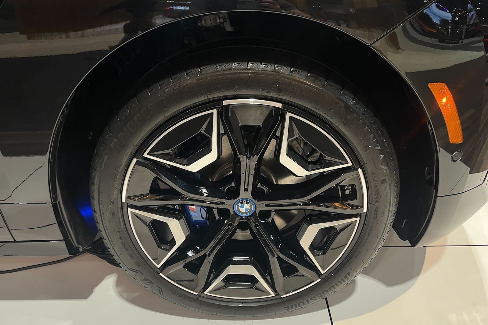 SUV điện hiệu năng cao ảnh 7 SUV dien hieu nang cao anh 7