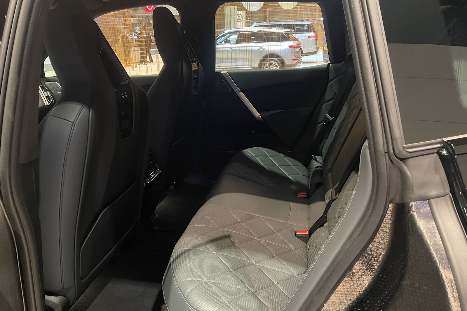 SUV điện hiệu năng cao ảnh 11 SUV dien hieu nang cao anh 11