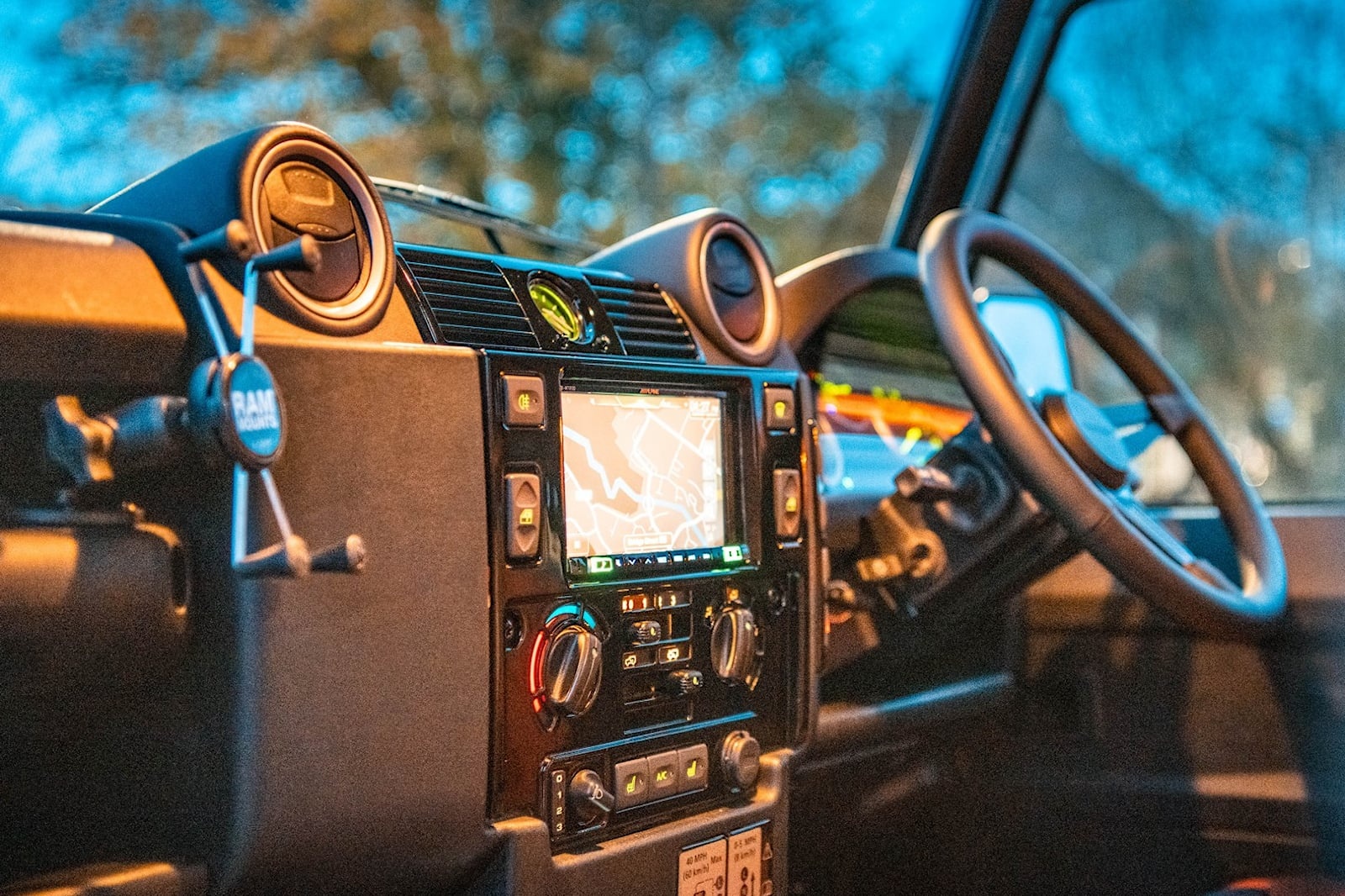 Bán tải điện Land Rover Defender ảnh 10 Ban tai dien Land Rover Defender anh 10