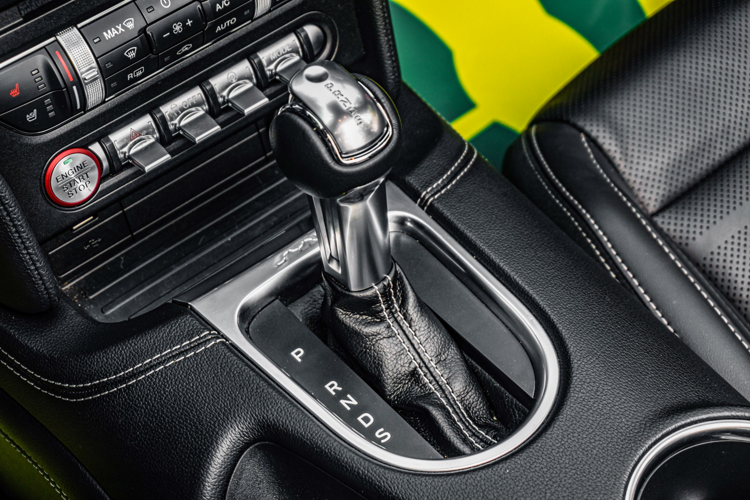 Ford Mustang mui trần ảnh 18 Ford Mustang mui tran anh 18