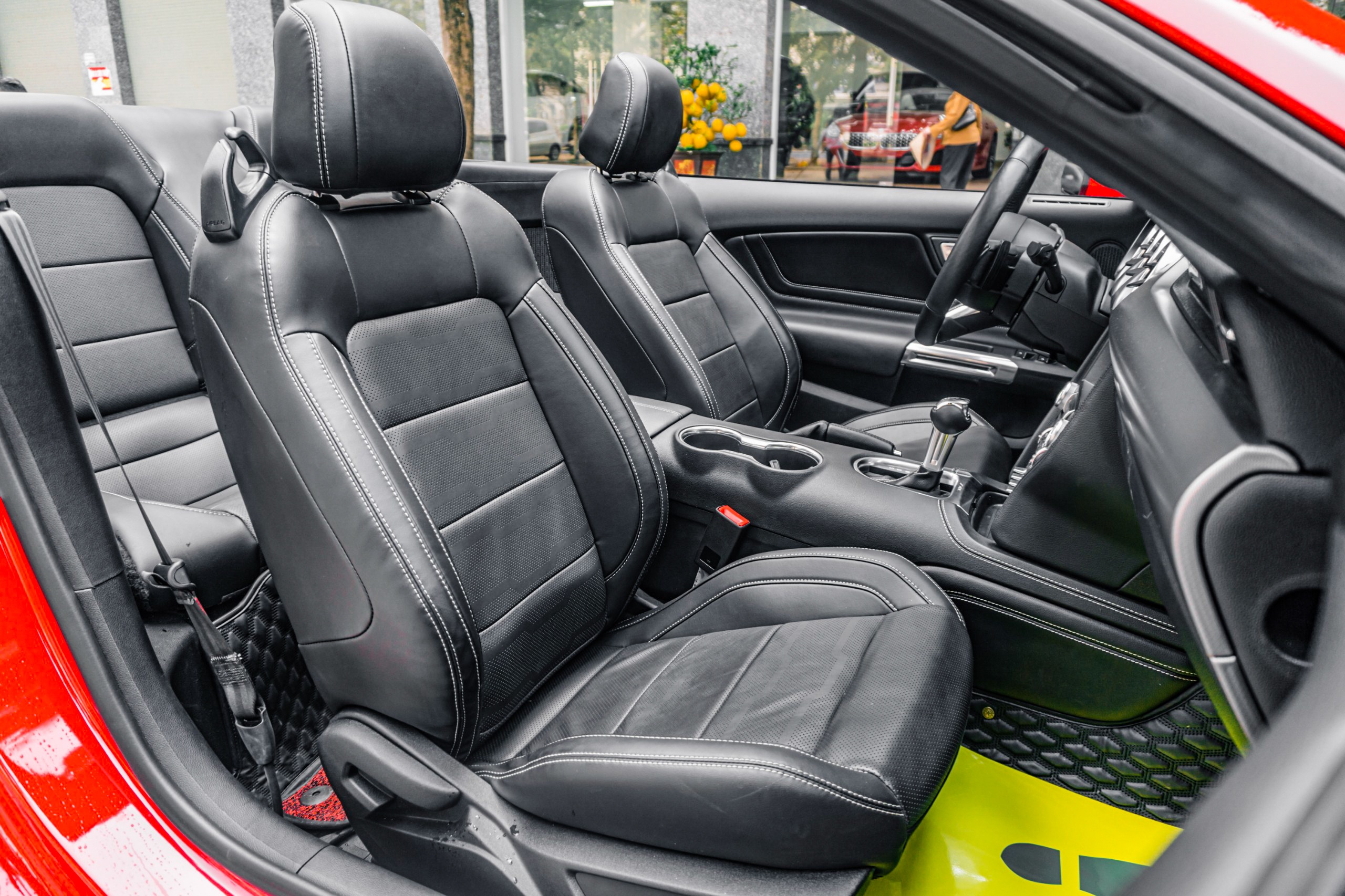 Ford Mustang mui trần ảnh 13 Ford Mustang mui tran anh 13