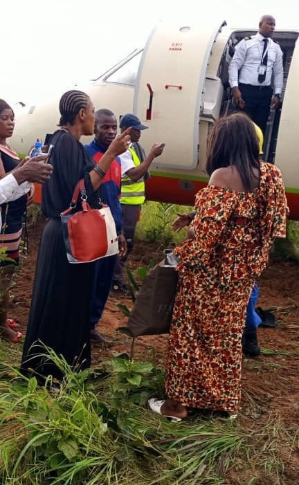 máy bay đáp xuống ruộng ảnh 3 may bay dap xuong ruong anh 3