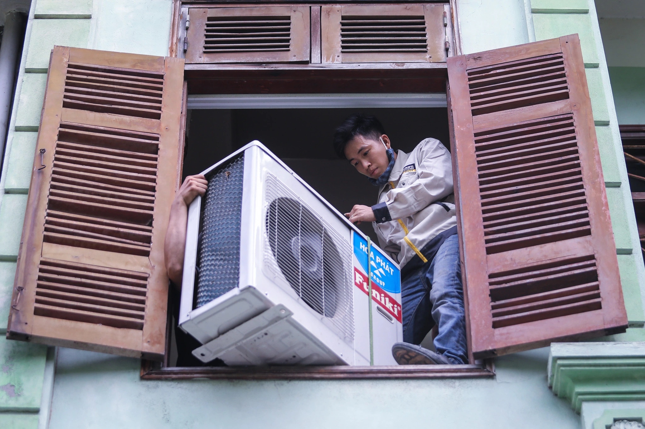 Vao mua nong, tho sua may lanh o TP.HCM kiem 100 trieu/thang hinh anh