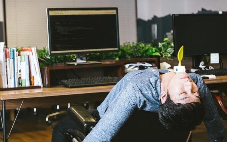 Nhat Ban 'ep' nhan vien ve som, khong cho lam them gio hinh anh