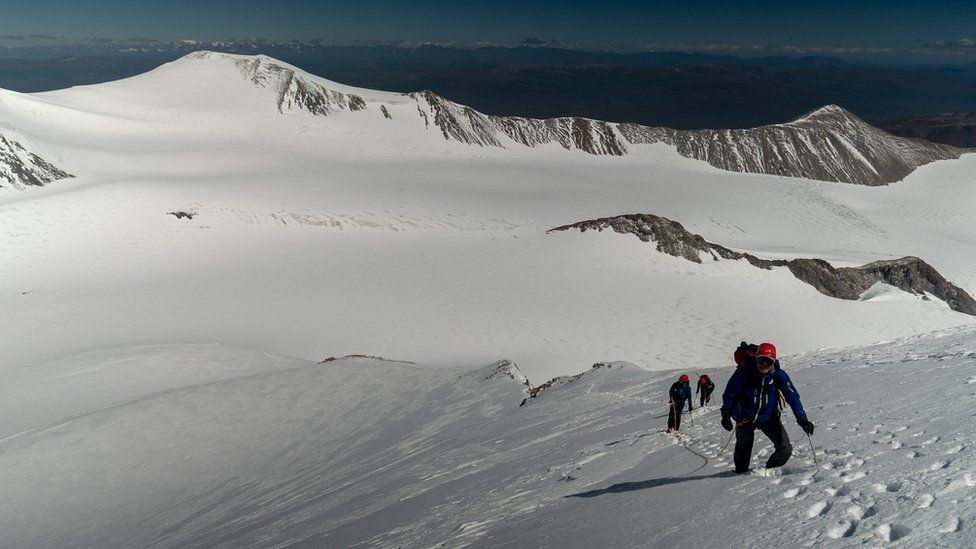 bo dua con di Mong Co cai nghien dien thoai anh 3