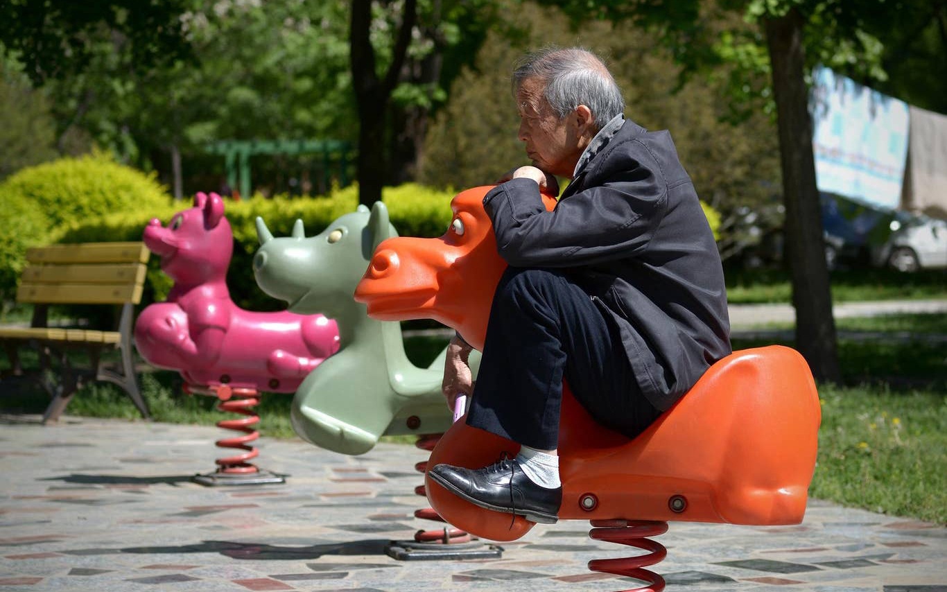 Tim ban tinh o cong vien, nguoi gia TQ lam bung phat benh HIV hinh anh