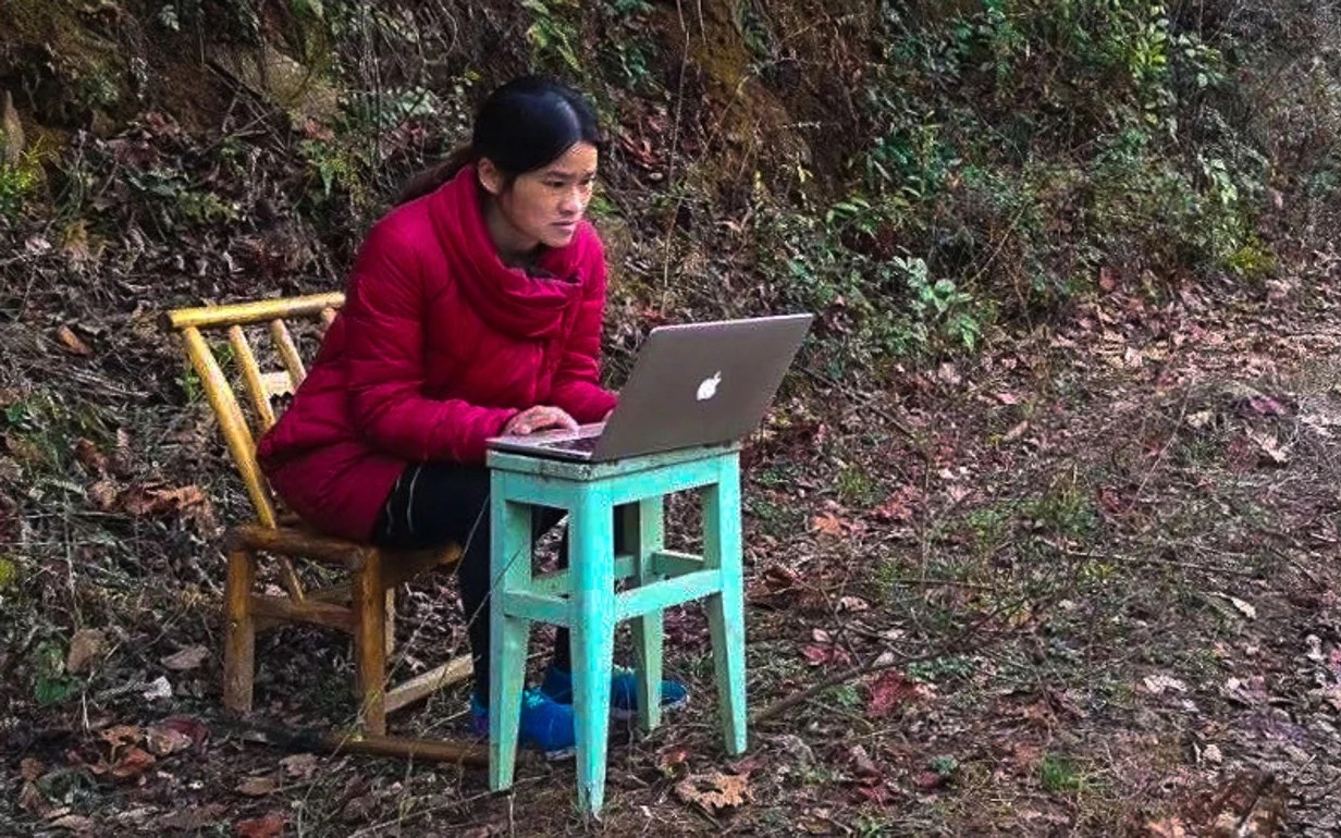 Bat song Internet bang sao tre, cat toc mien phi vi corona hinh anh