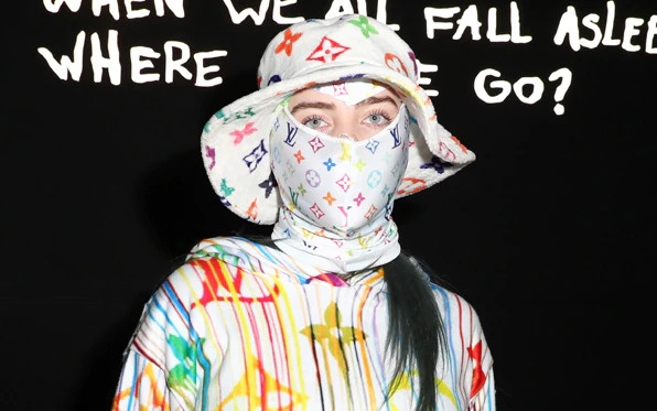 Khi chiec khau trang tro thanh cam hung sang tao tren san dien hinh anh