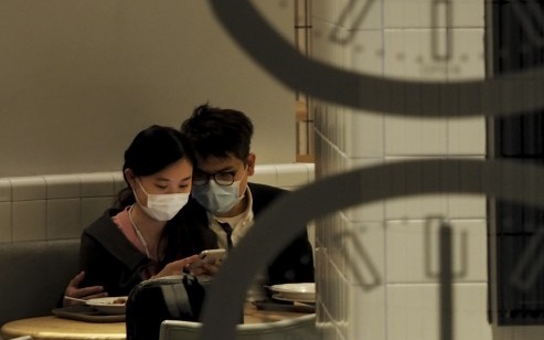 Virus corona khien nguoi Hong Kong bo thoi quen an ngoai hinh anh