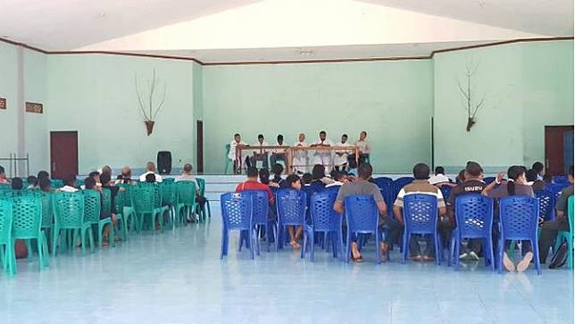 hoc sinh Indonesia an phan nguoi anh 2