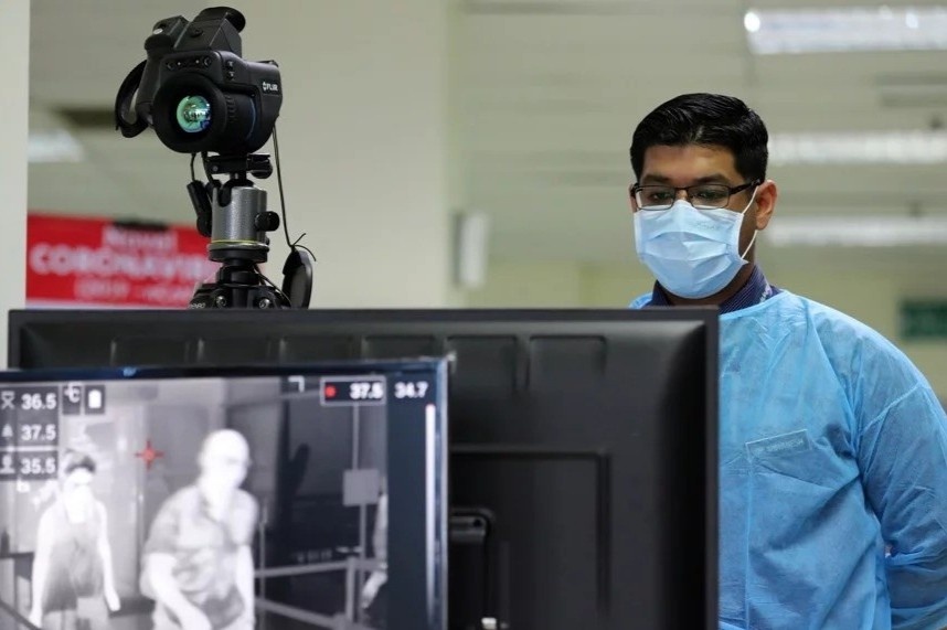 Y bac si Singapore vat va nhung van bi ky thi vi virus corona hinh anh