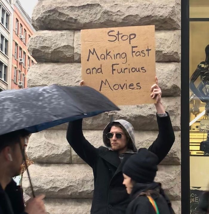 Chang trai gio bien bieu tinh gay sot tai My anh 4