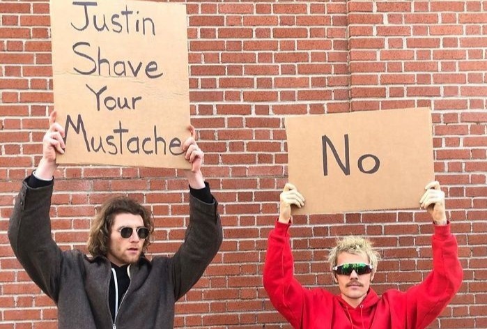 Chang trai gio bien bieu tinh bat ngo noi tieng tai My hinh anh