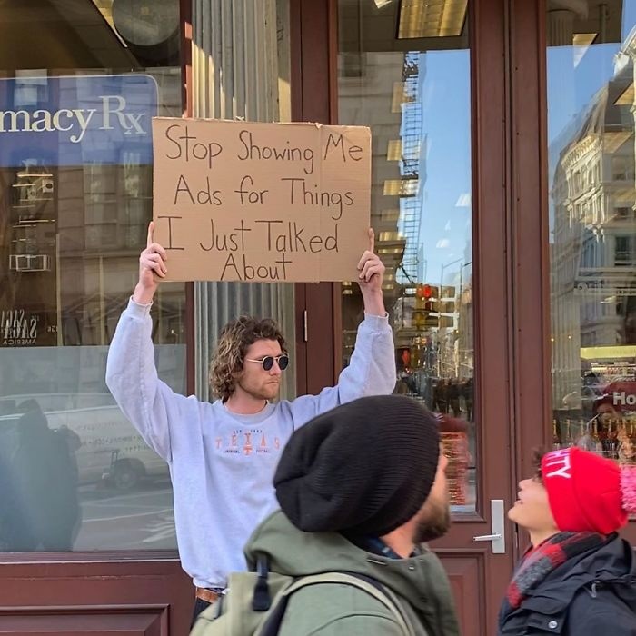 Chang trai gio bien bieu tinh gay sot tai My anh 6