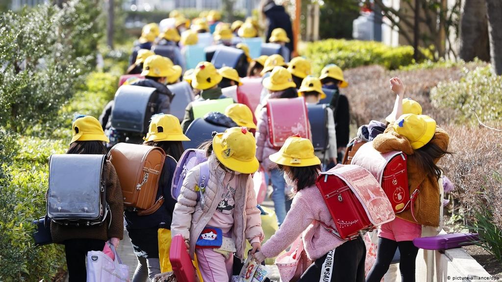 truong hoc Nhat Ban mo cua bat chap lenh cam anh 1