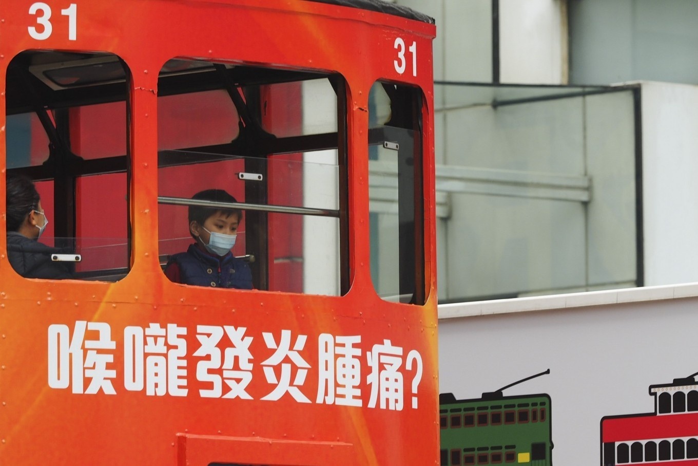 Cuoc song gan voi chiec khau trang cua nguoi Hong Kong trong mua dich hinh anh