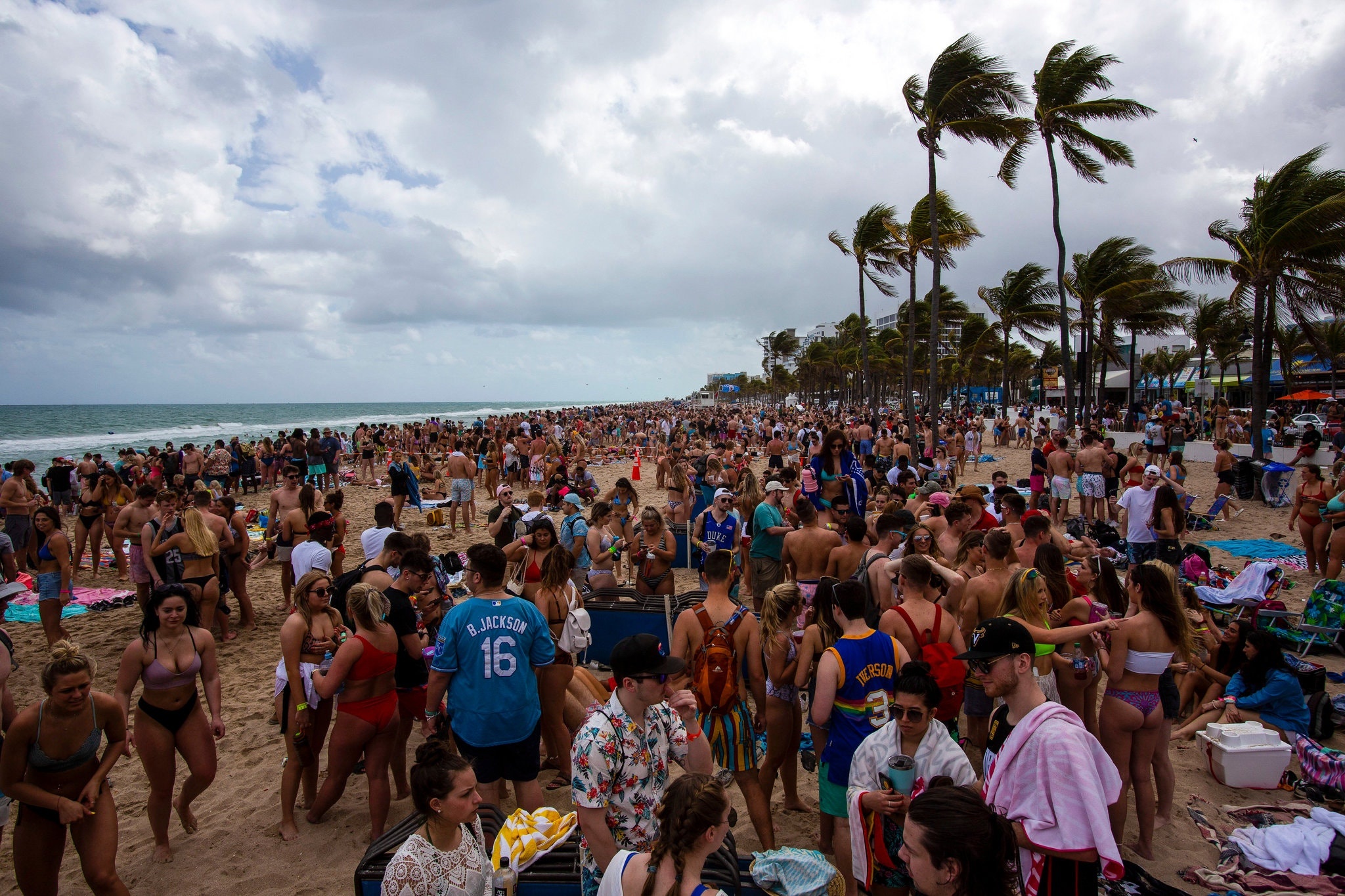 Phu huynh phuong Tay bat luc khuyen bao con o nha mua dich anh 2