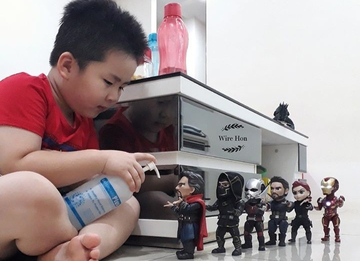 Sieu anh hung Marvel cung can o nha va rua tay trong mua dich hinh anh