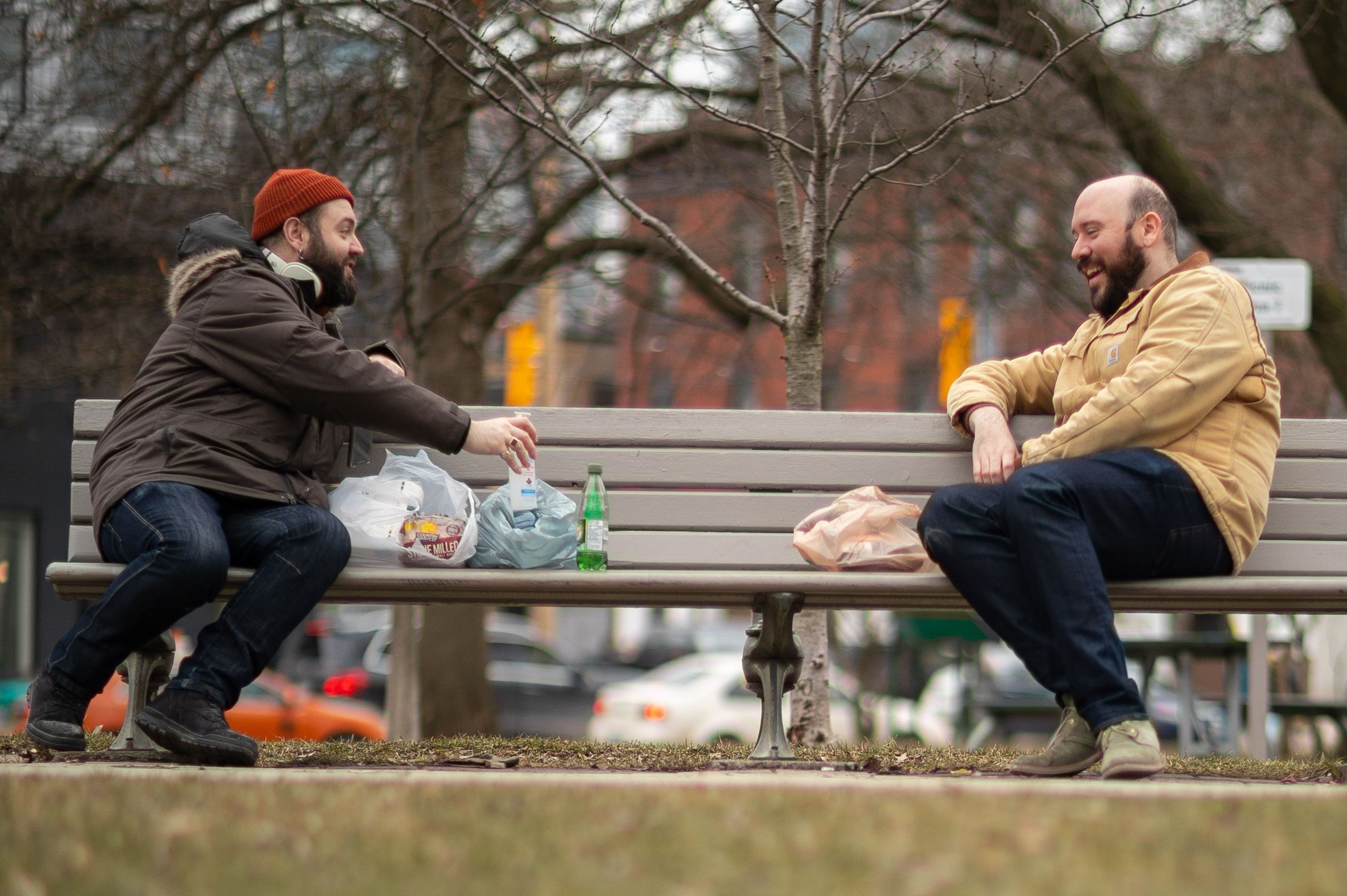 Thuc te do dai 2 m de gian cach xa hoi la the nao? hinh anh