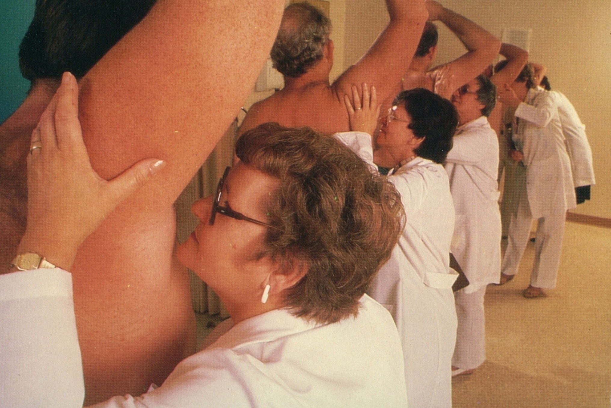 Ngui nach, nem do an cho, danh gia mui xi hoi va cac cong viec ky la hinh anh