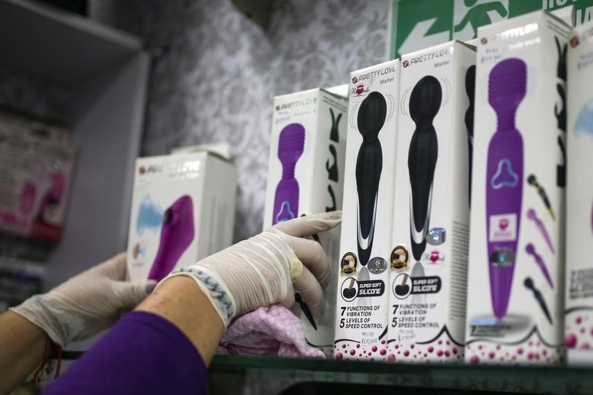 Doanh so ban do choi tinh duc tang vot o Colombia khi nghi dich hinh anh