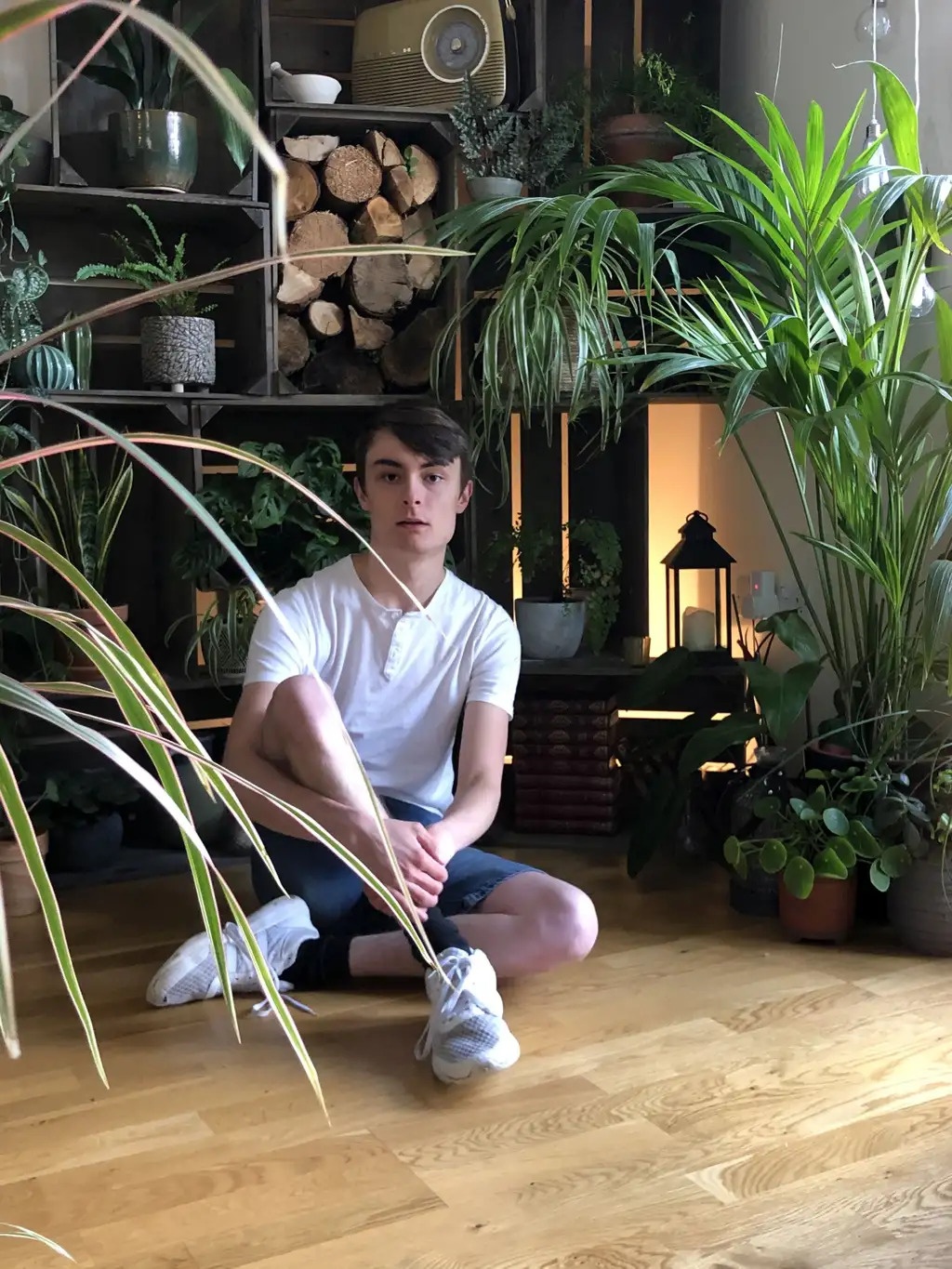 chang trai trong 1400 cay trong nha anh 5