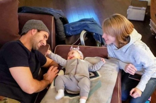 Y ta tuyen dau chong dich buon tui vi bo lo thoi noi con gai hinh anh