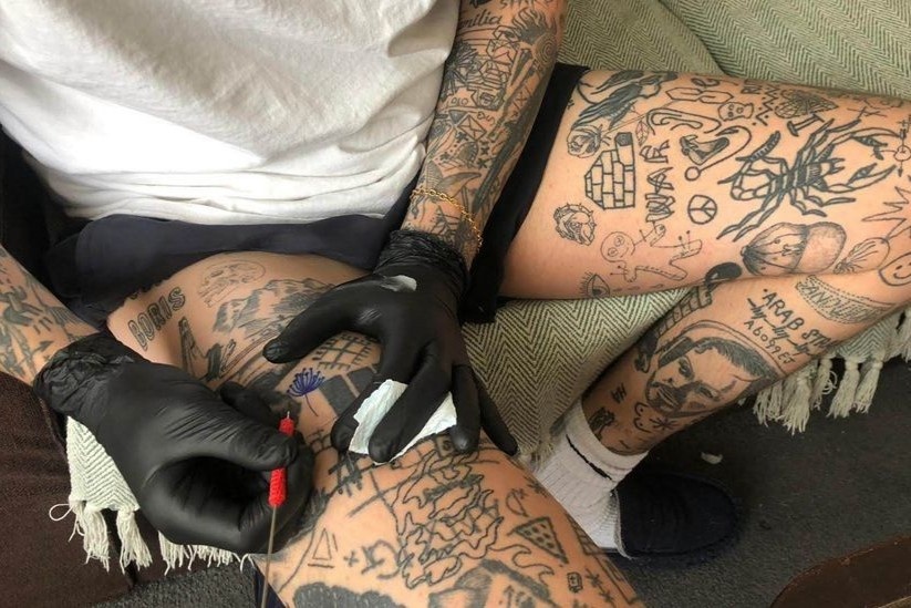 Chap nhan 'xam dau thau xuong' de ton vinh bac si chong dich hinh anh