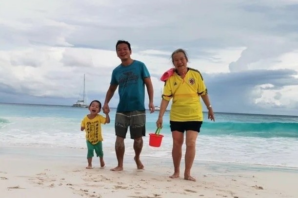 Gia dinh bat ngo thanh vlogger trieu view khi bi ket tren dao vi dich hinh anh