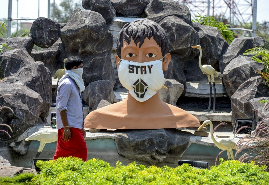 bức tượng đeo khẩu trang ảnh 9 buc tuong deo khau trang anh 9