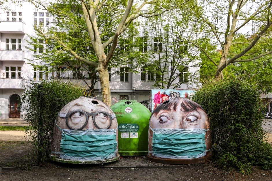 bức tượng đeo khẩu trang ảnh 3 buc tuong deo khau trang anh 3