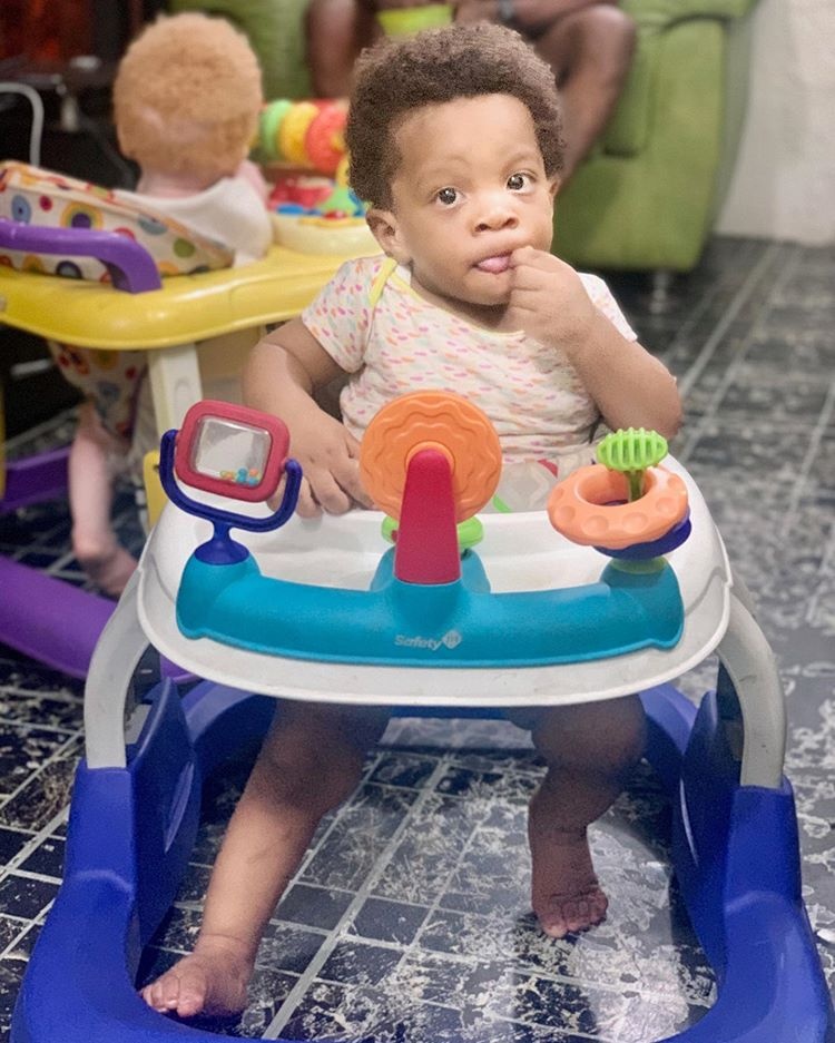 cap song sinh khac mau da anh 9